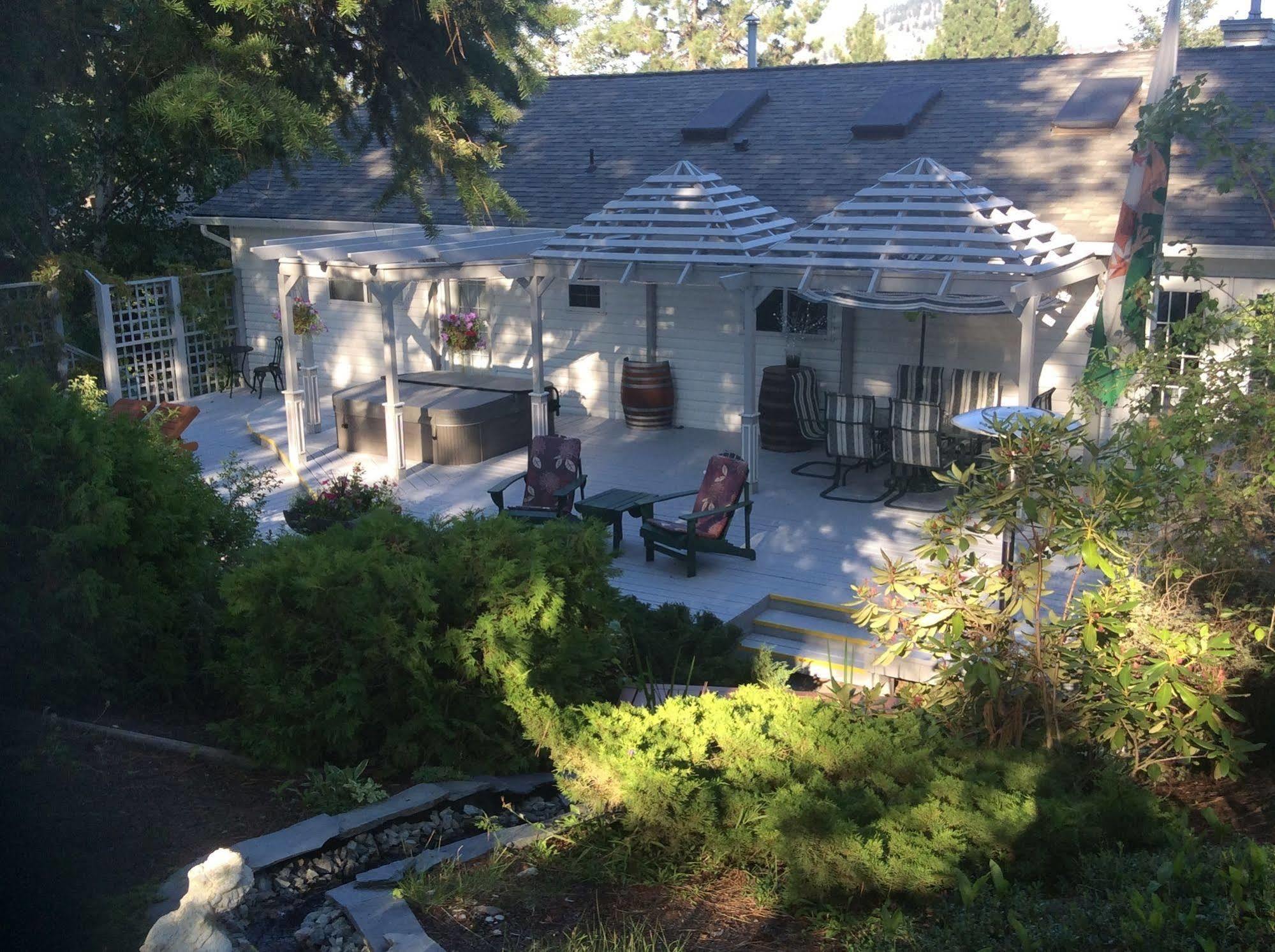 Alexandria House Bed & Breakfast Уест Келоуна Екстериор снимка